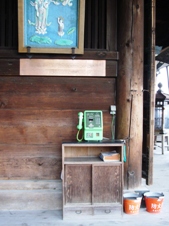 Telefon am Tempel