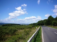 Straße rauf hinter Kirchdaun